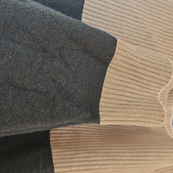 NWT BloomChic v neck two tone sweater sz. 10 or L Plus Size - Picture 5 of 7